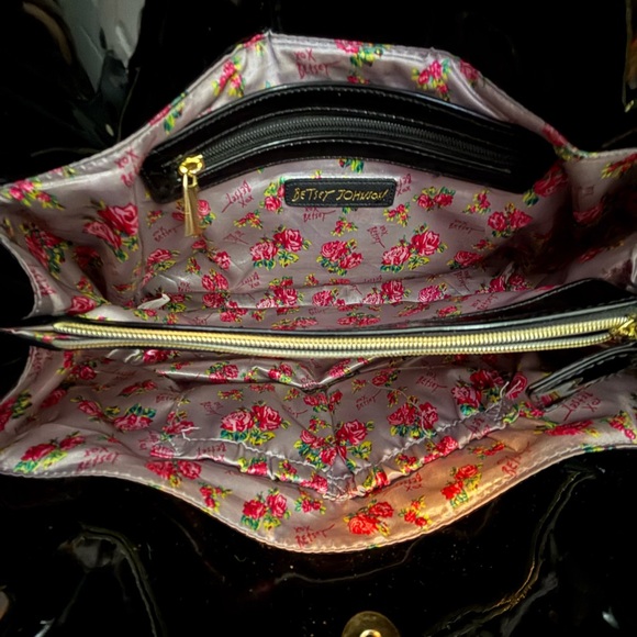 Betsey Johnson Floral Lined Black Handbag - Picture 2 of 6